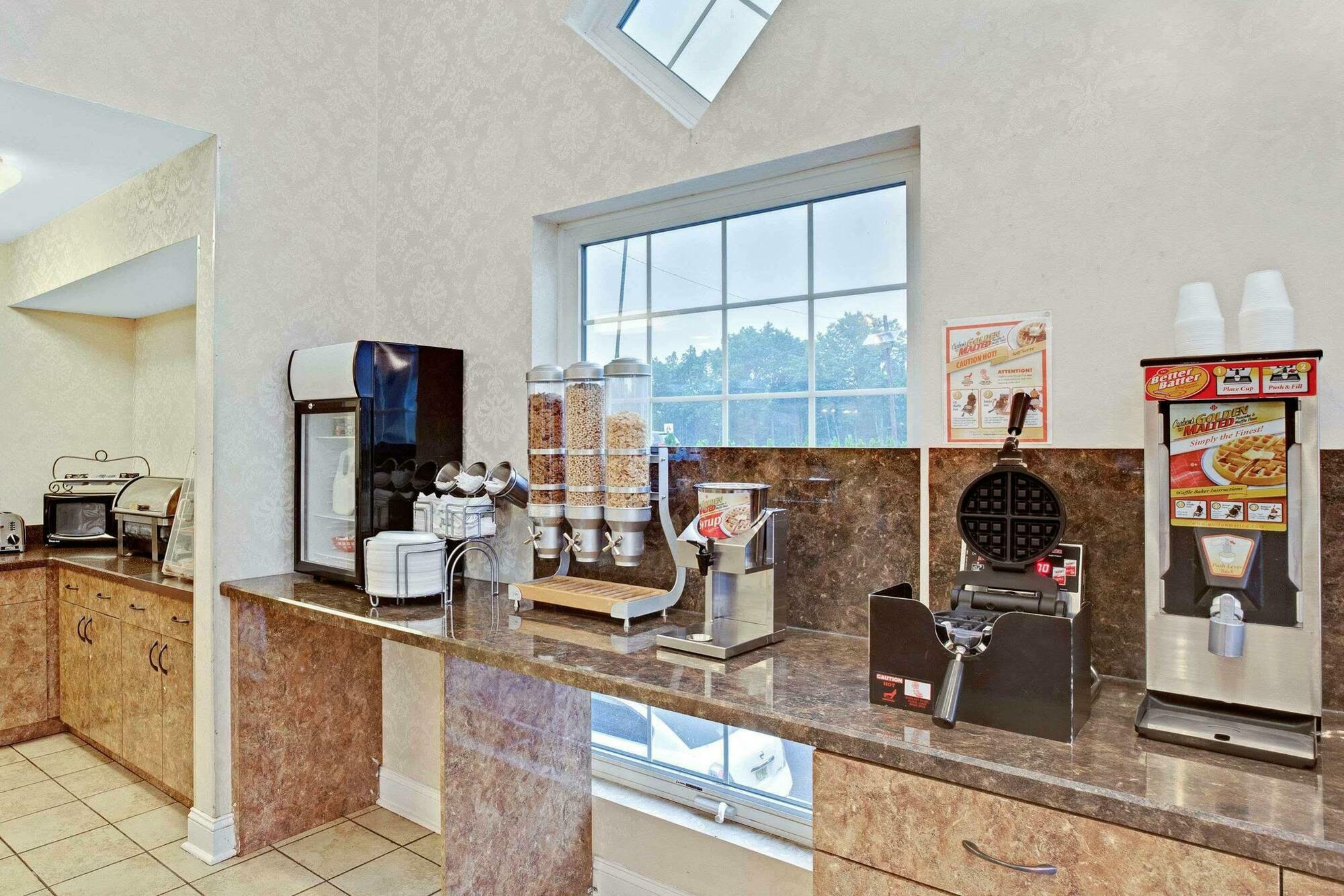 Howard Johnson By Wyndham Blackwood Near Philadelphia Екстер'єр фото